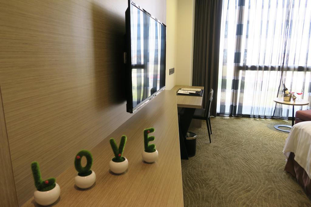 乐亿皇家渡假酒店   嘉义市 外观 照片 A room at the hotel